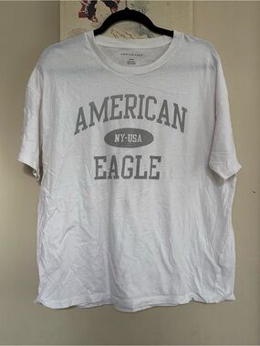 American Eagle Outfitters White Graphic Logo T-Shirt size m